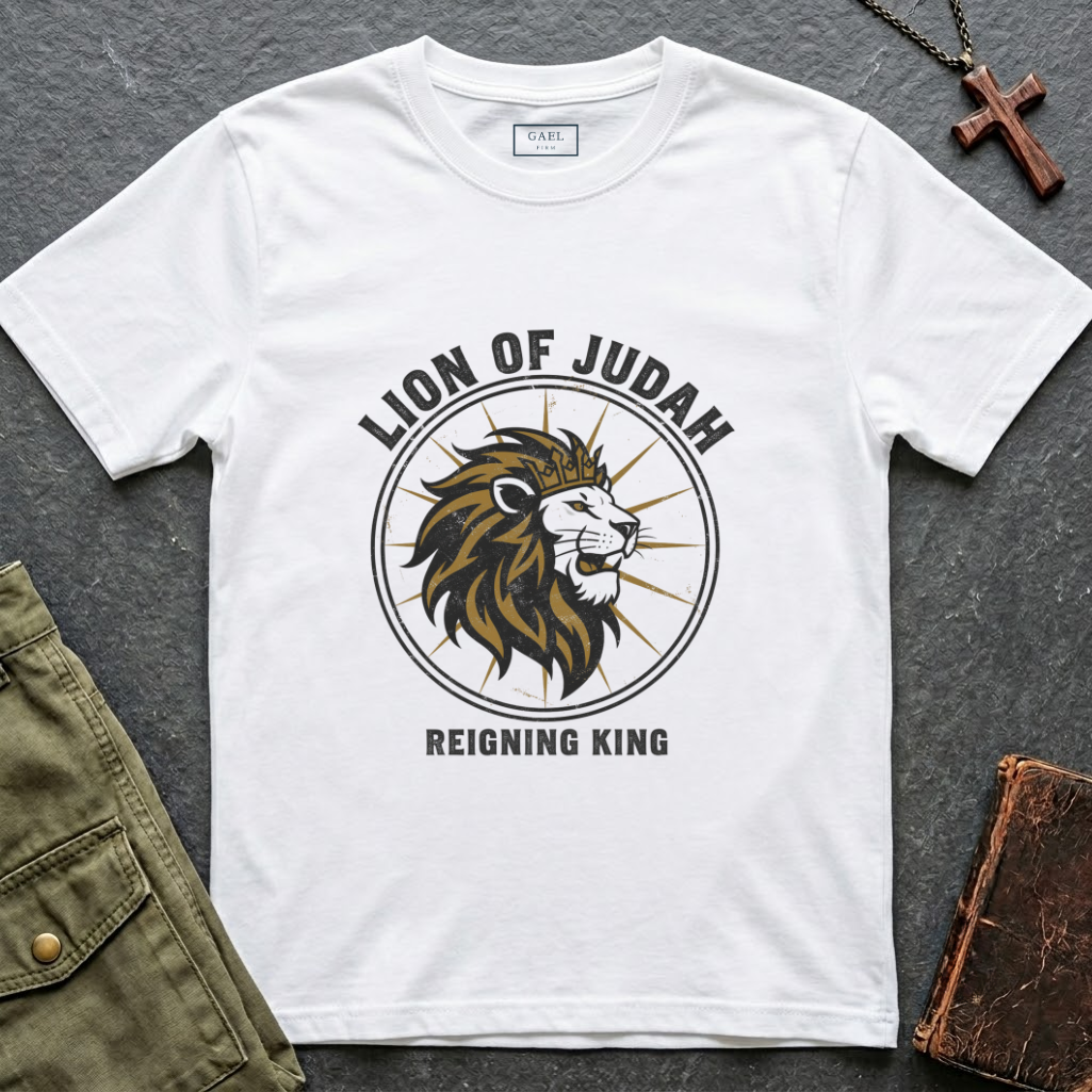 Lion of Judah - Reigning king T-shirt