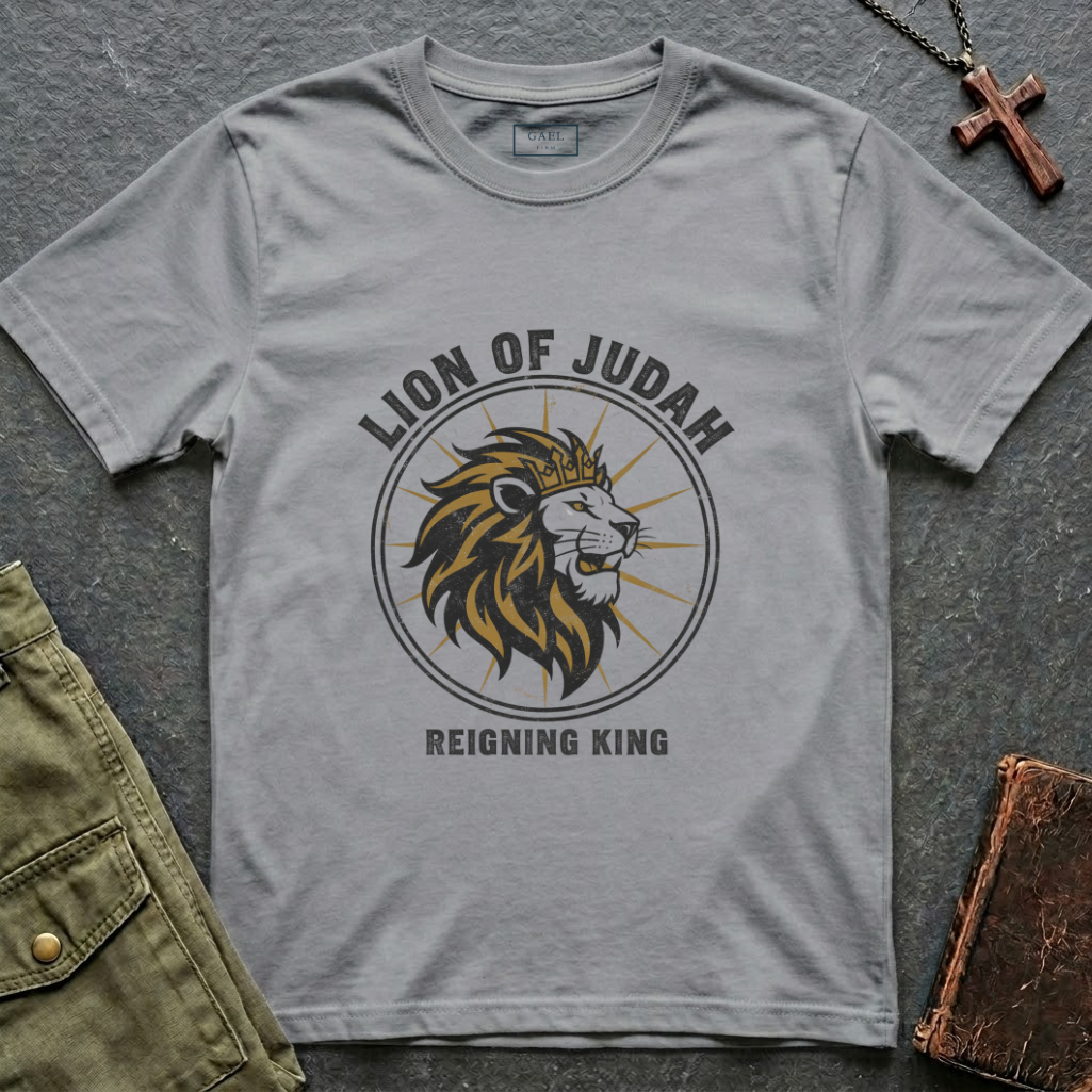 Lion of Judah - Reigning king T-shirt